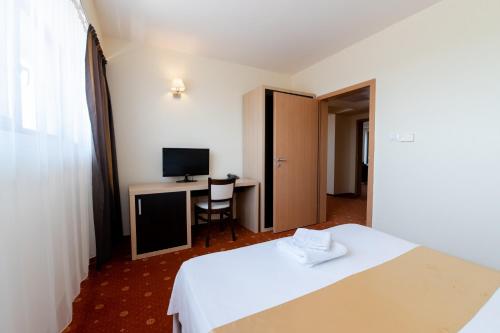 Family Suite with Terrace image 5