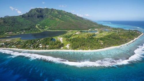 Moorea Temae Villa walking dist beach and golf in เตแน