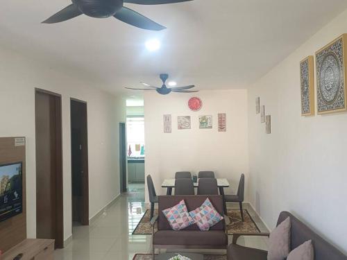 Shazz Homestay by Paradigma