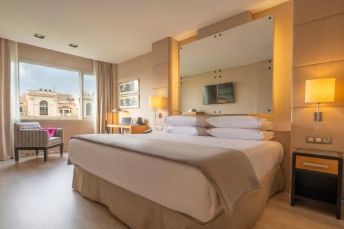 Standard Double or Twin Room image 2