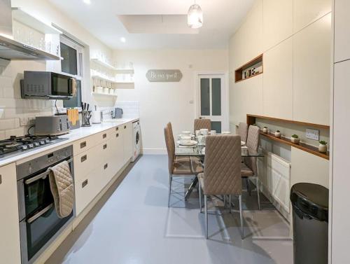 Charming 3BR in Trendy Tottenham Neighborhood, Londýn