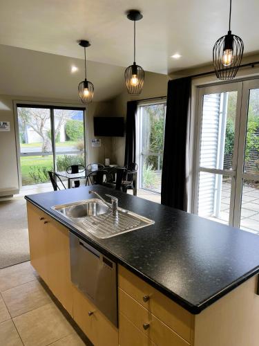 峽灣湖景汽車旅館及公寓 (Fiordland Lakeview Motel and Apartments) in 市中心