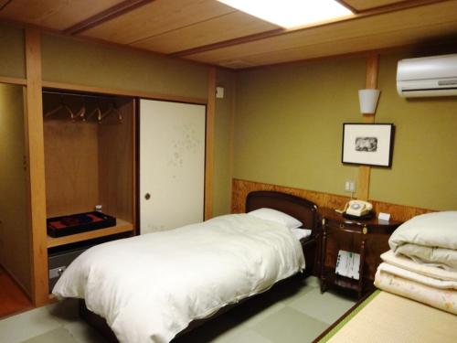 Twin Room with Tatami Floor and Shared Bathroom