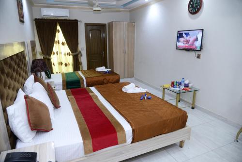 Hotel Deluxe Lahore - image 12