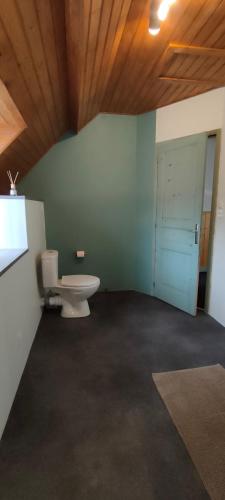 Vannas istaba, Loge de la Saire in Theville