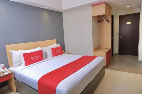 Deluxe Double Room room in @Hom Semarang Simpang Lima