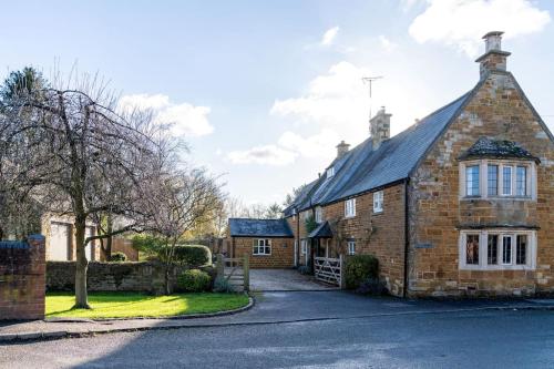 Countryside 6-bedroom cottage