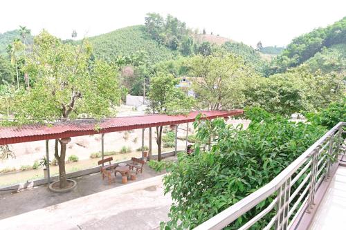 Balcony/terrace, Khách sạn Hoàng Hà River Town in Lao San Chay