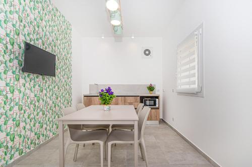 2 bedrooms, 2 beds