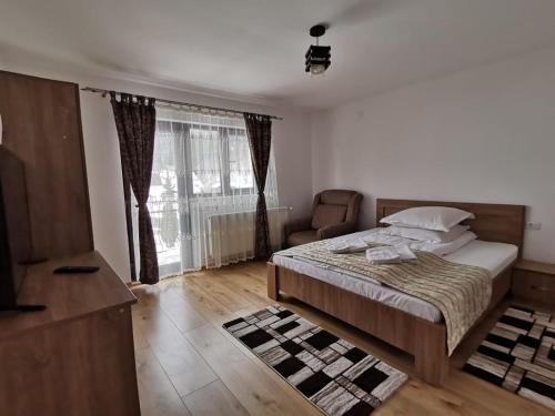 4 bedrooms, 7 beds