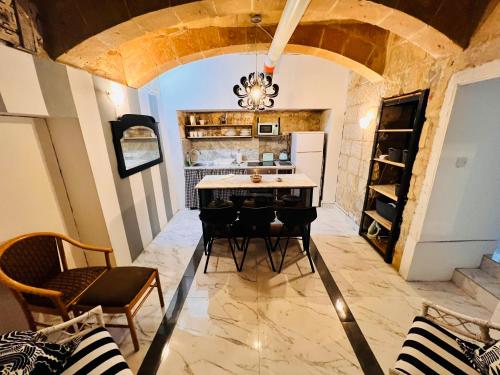 Charming Townhouse Prime Area Valletta