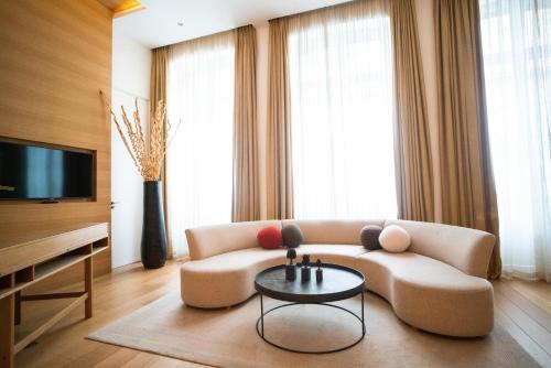 Hotel Marignan Champs-Elysées - image 8