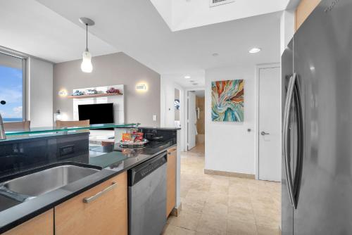 Marenas Beach Resort Sunny Isles PH Ocean View 1Bed 1Bath in Miami Beach, USA
