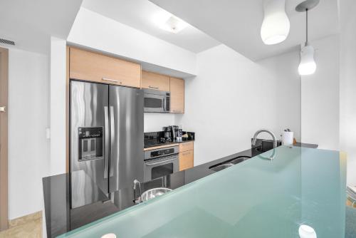 Marenas Beach Resort Sunny Isles PH Ocean View 1Bed 1Bath in Miami Beach, USA