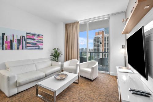 Marenas Beach Resort Sunny Isles PH Ocean View 1Bed 1Bath in Miami Beach, USA