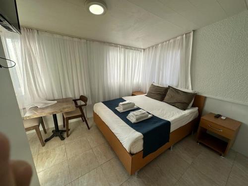 Standard Double or Twin Room image 3