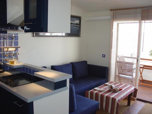 Apartment with great Sea Views and Community Swimming Pool and private parking01