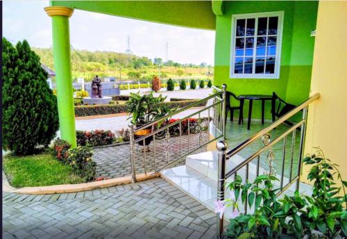 Renajoe Exclusive Centre in เอยิซู