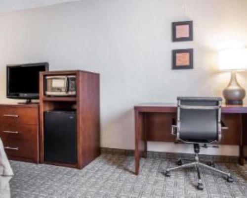 Upgraded Business Room with Two Queen Beds - Non-Smoking