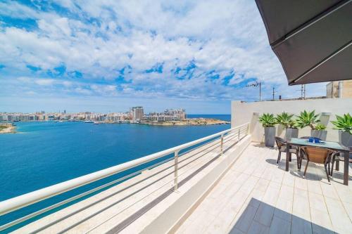 49/3 Seafront Duplex Penthouse in Valletta