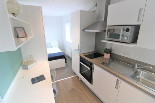 Pass the Keys Centrally located studio Flat