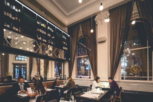 Restaurant, Hotel Place D'Armes in Old Montreal