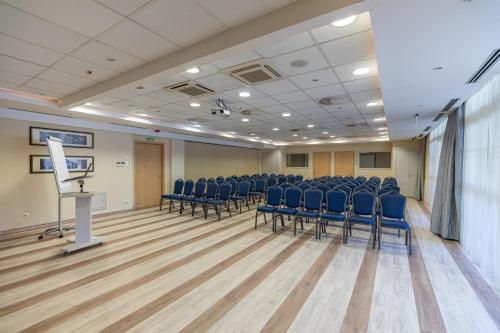 City Hotel Miskolc - image 8