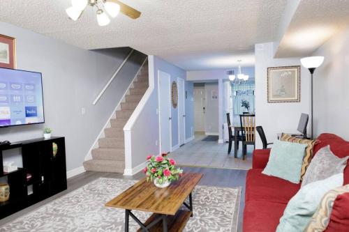 Cozy 3-Bed Athens Getaway, Right Near UGA! - Apartment - Athens