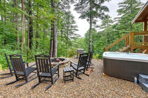 3 Mi to Lake Glenville Cullowhee Cabin with Hot Tub in Glenville, USA