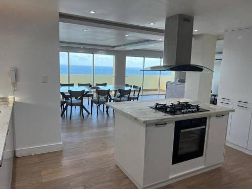 Luxury oceanfront big apartament