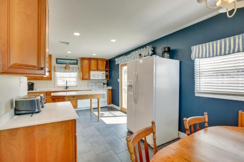 Spacious Jersey Shore Getaway Walk to Beach! in Wildwood, USA