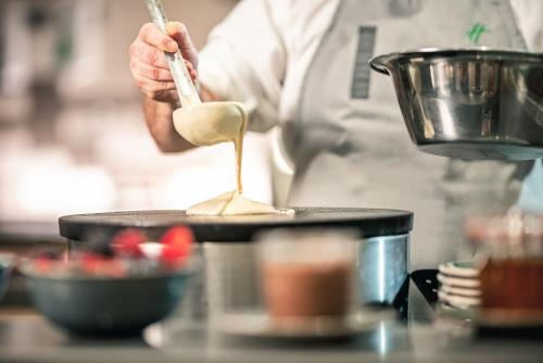 486603709 Holiday Inn & Suites - Dubai Science Park by IHG