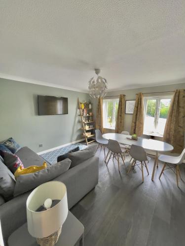 Monkbridge Mews Apartment - image 11