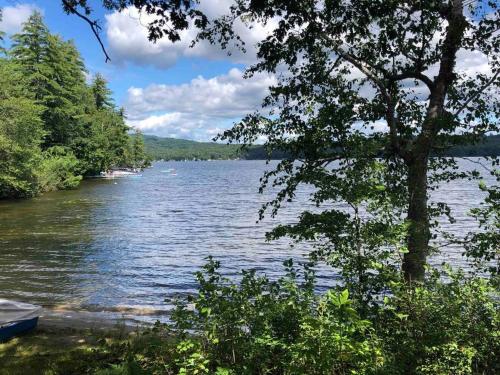 Little Loon Cottage and Beach on Webster Lake Little Loon Cottage and Beach on Webster Lake