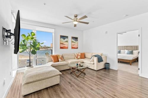Blue Water Views Luxury Retreat Venice Beach in Los Angeles, USA