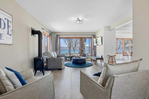 Lake Pepin Waterfront Cottage - Steps to Beach! in Lake City, USA
