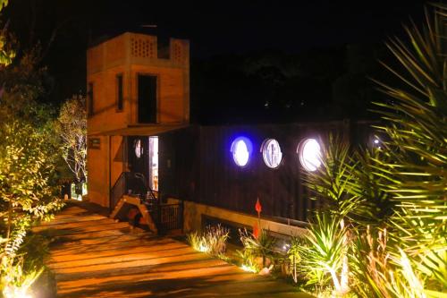 Exterior view, Casa Container 80 - Suites privativas e sofisticadas integradas a natureza in Vila Natal