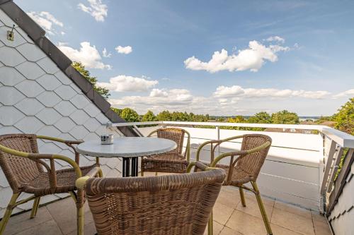 Heimathafen Solitüde - FoerdeBlick - komfortable Wohnung mit Balkon und Meerblick mit 3 Schlafzimmern