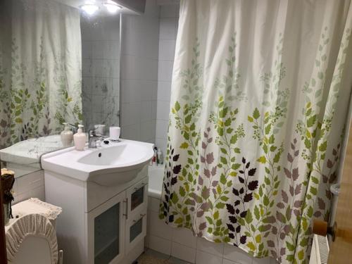Apartment image 8