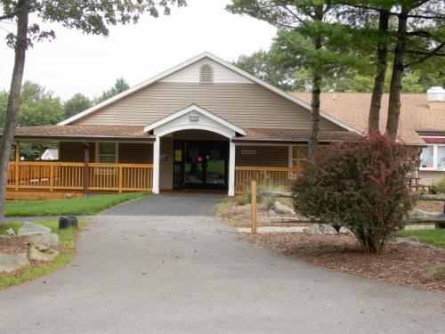Poconos Chalet newly renovated, great location home