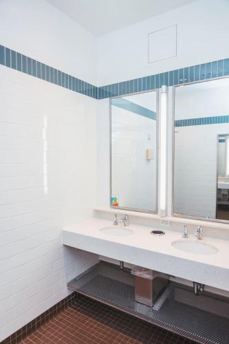 Ванная комната, Hostelling International New York in Нью-Йорк