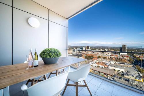 Divinity on Morphett - CBD Living with Skyline Views