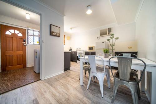 Konyha, Serenity by the Sea Grange in West Lakes