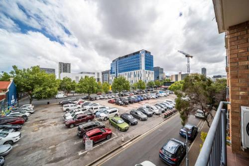 Sage on Bewes - Relaxed CBD Base with Tennis Court - image 5