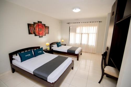 1 double bed, 1 twin bed