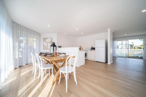 Konyha, Casa Del Sol - Spacious Beach House with Backyard in Fleurieu Félsziget