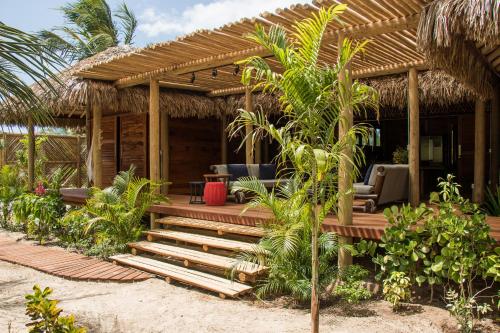 4 bedrooms, 9 beds