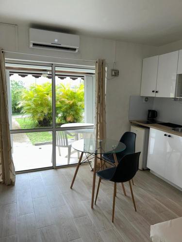 Fasilitas, Superbe studio avec CITERNE d'Eau et Piscine, En plein coeur de la Marina! Proche Aéroport & Ferry (Superbe studio avec CITERNE d'Eau et Piscine, En plein coeur de la Marina! Proche Aeroport & Ferry) in Baimbridge