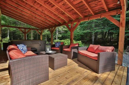 Iekārtas, Chalet Le Crépuscule SPA, BILLARD, FOYER, SENTIERS PRIVES (Chalet Le Crepuscule SPA, BILLARD, FOYER, SENTIERS PRIVES) in Chertsey (QC)