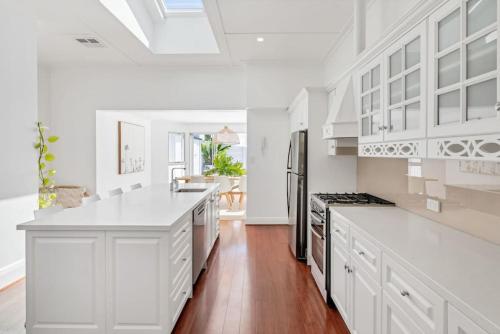 THE OSLO on Broadway with Pool Villas 1 & 2